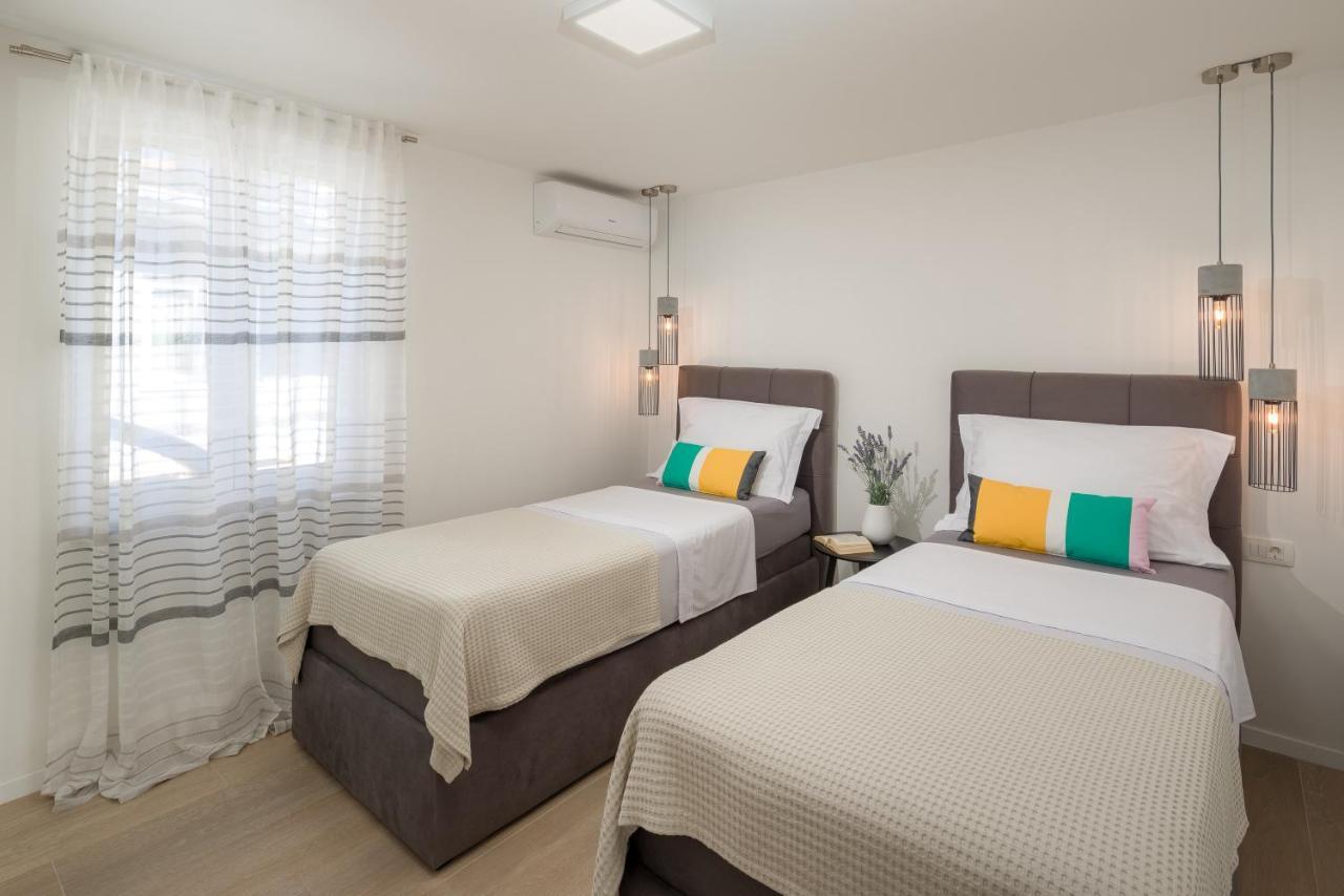 Villa Roko- The Spacious Luxury โตรกีร์ ภายนอก รูปภาพ