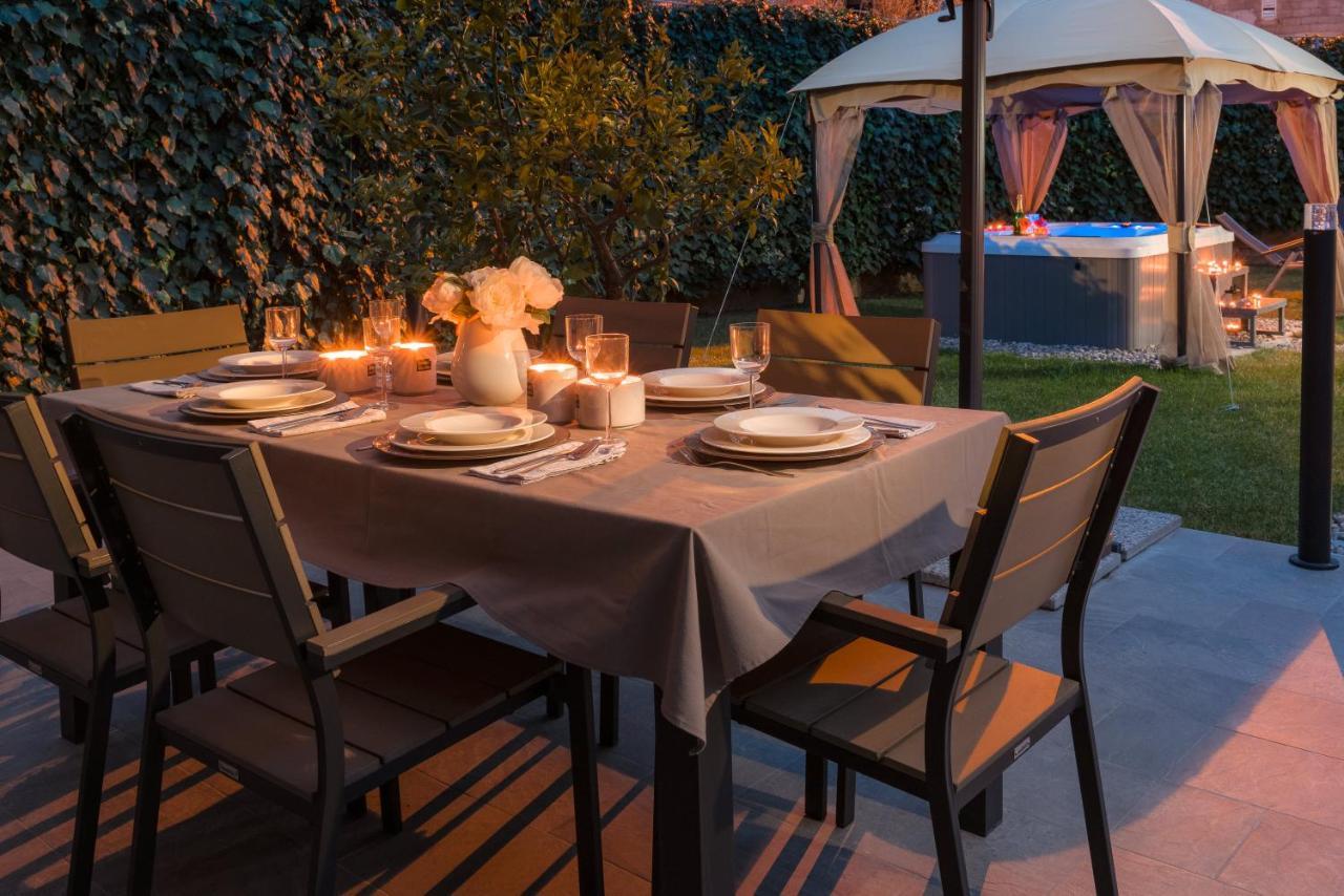 Villa Roko- The Spacious Luxury โตรกีร์ ภายนอก รูปภาพ