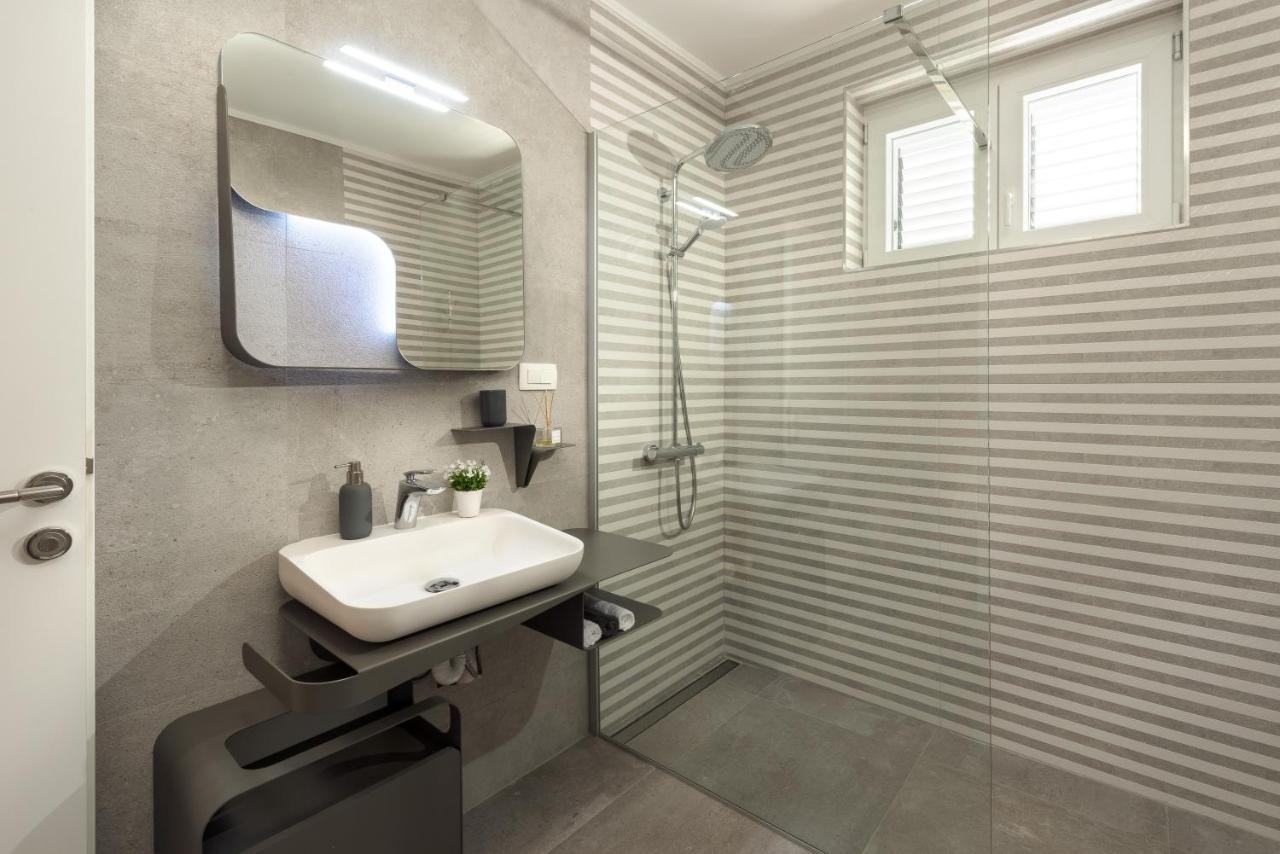 Villa Roko- The Spacious Luxury โตรกีร์ ภายนอก รูปภาพ