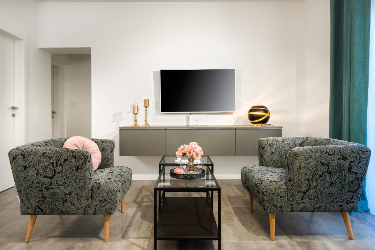 Villa Roko- The Spacious Luxury โตรกีร์ ภายนอก รูปภาพ